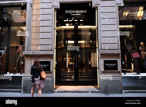 yves saint laurent milano via montenapoleone|Milan .